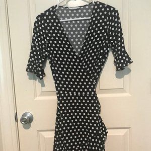 black and white pok-a-dot dress